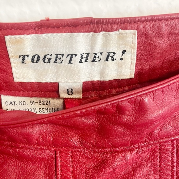 Women’s Vintage red leather pants in Great Condition size 8 but more like size 2 - Picture 3 of 4